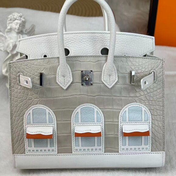 Hermes Handbags - Classic Hermes Bag: A Stylish and Versatile Choice for Elegance